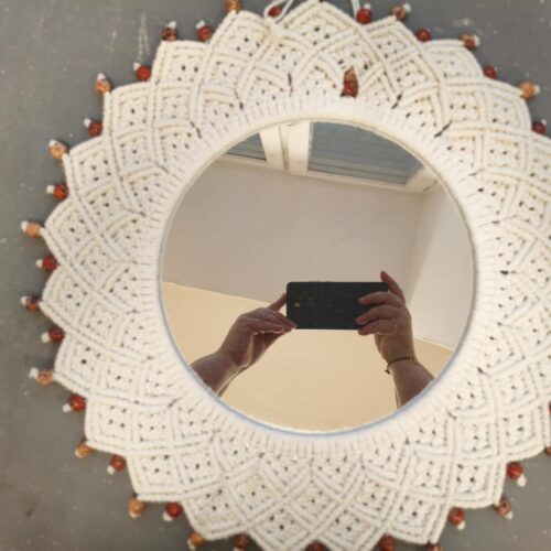 Okrągłe lustro w stylu boho