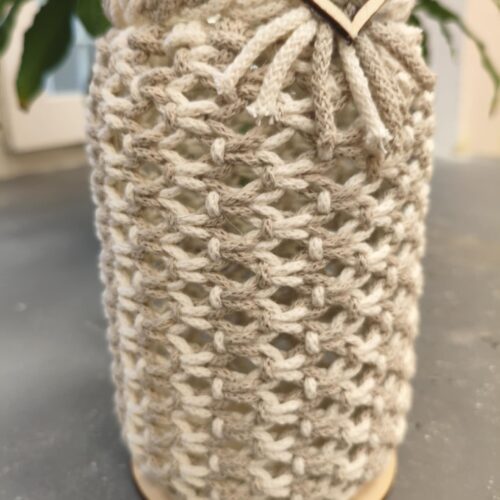 Ozdobny dwukolorowy pojemnik w stylu boho