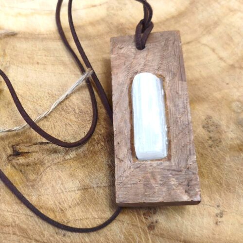 Wisior „Selenit księżycowy”