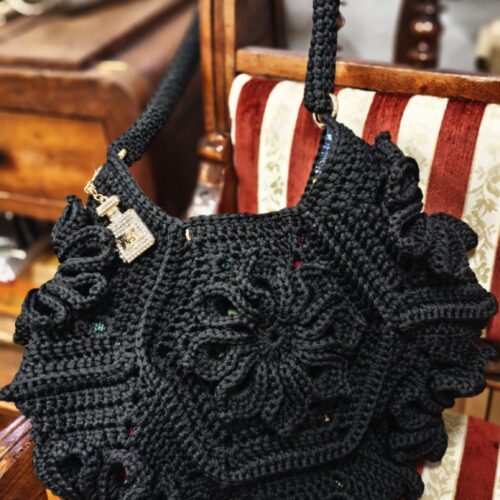 Torebka czarne kwiaty w heksagonach