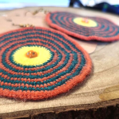 Kolorowe koła zamknięte w pomarańczy